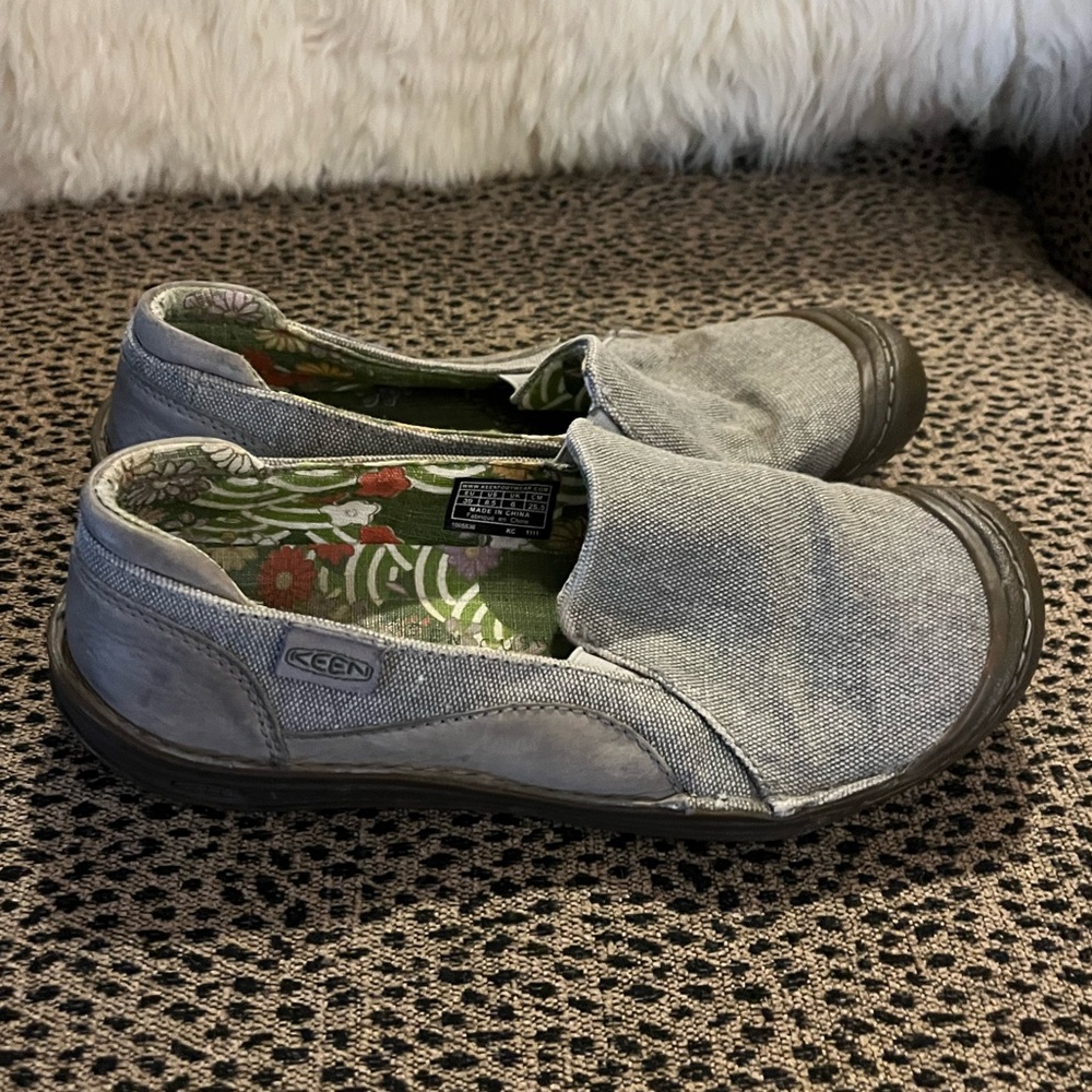 Keen canvas slip ons - size 8.5 - Picture 3 of 6